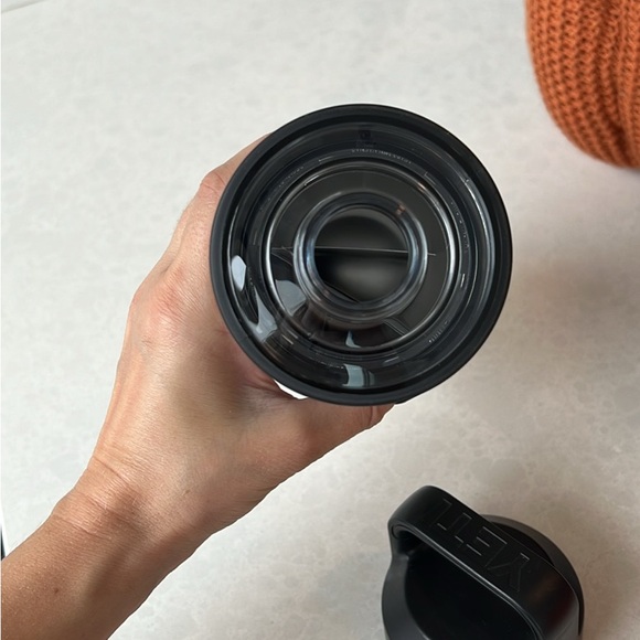 YETI Rambler 18 oz Bottle - Black and White - Picture 5 of 6